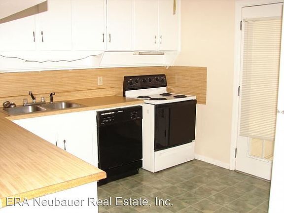 3rd image of 724 N 9th Plz