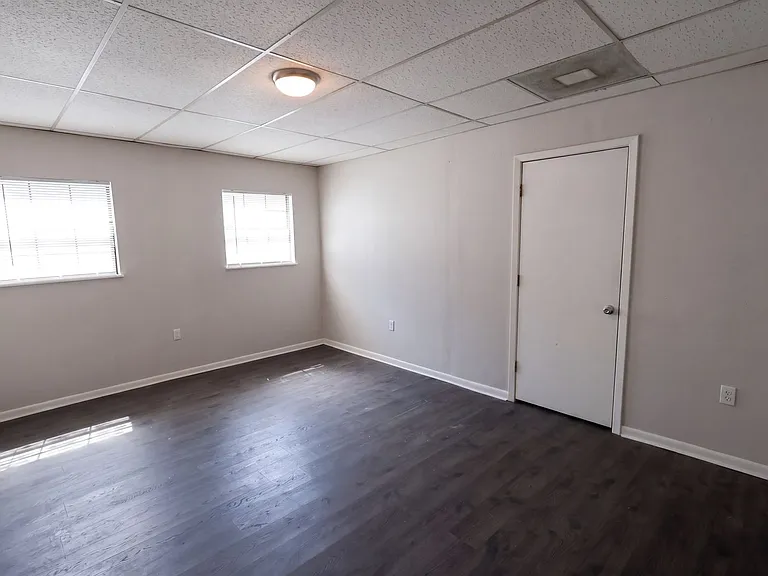1443 W Kirby Pl — Photo 11