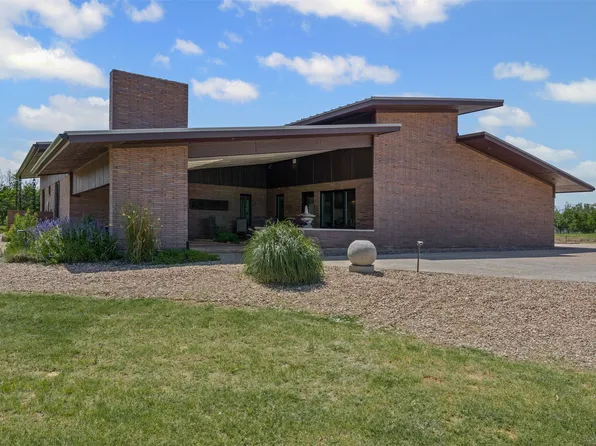 9411 King Air Dr, Granbury, TX 76049