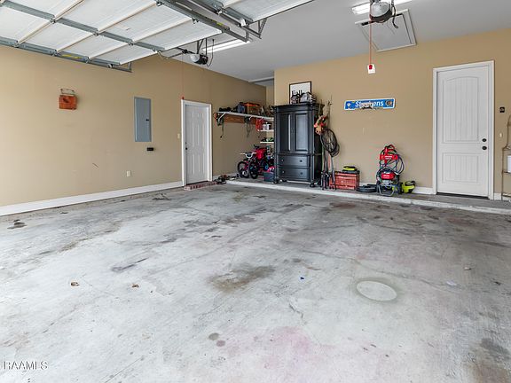 5th image of 102 Hemlock Dr