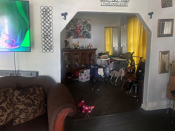 4th image of 2705 Warren Ave