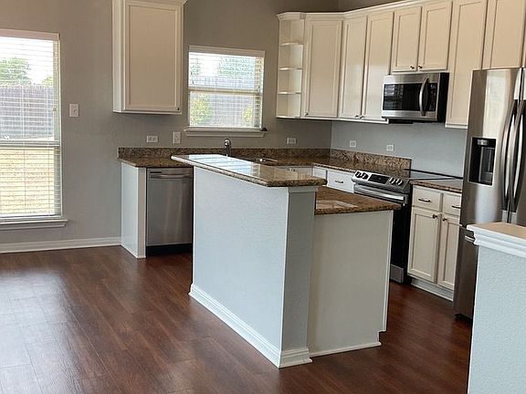 4th image of 3302 Greyfriar Dr