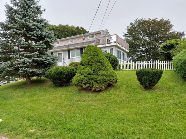 20 Spruce Ave, Narragansett, RI 02882