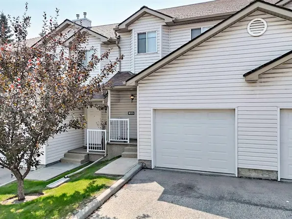 108 N Douglas Glen Park SE, Calgary, AB T2Z 3Z3