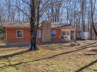 890 Pack Rd, White Bluff, TN 37187