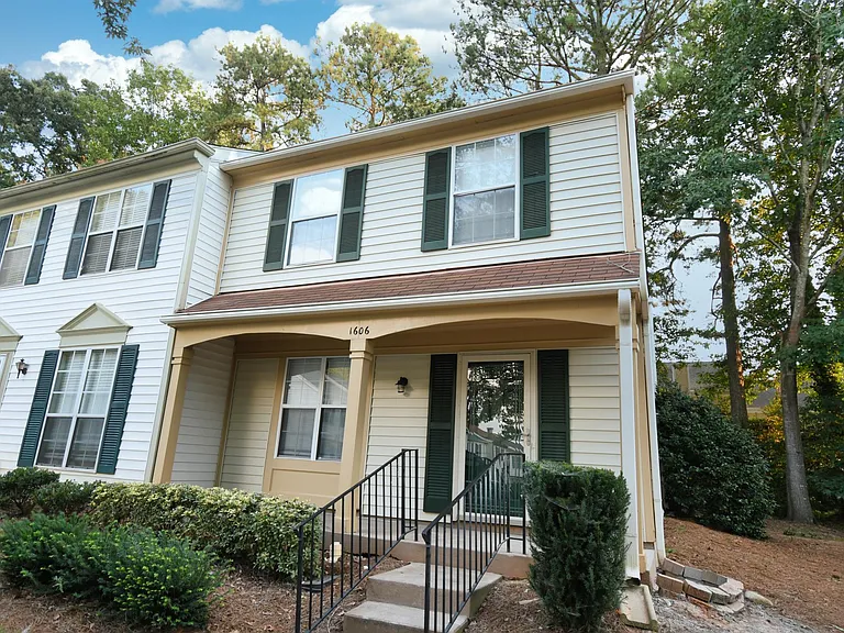 1606 Queen Anne Ct — Photo 30