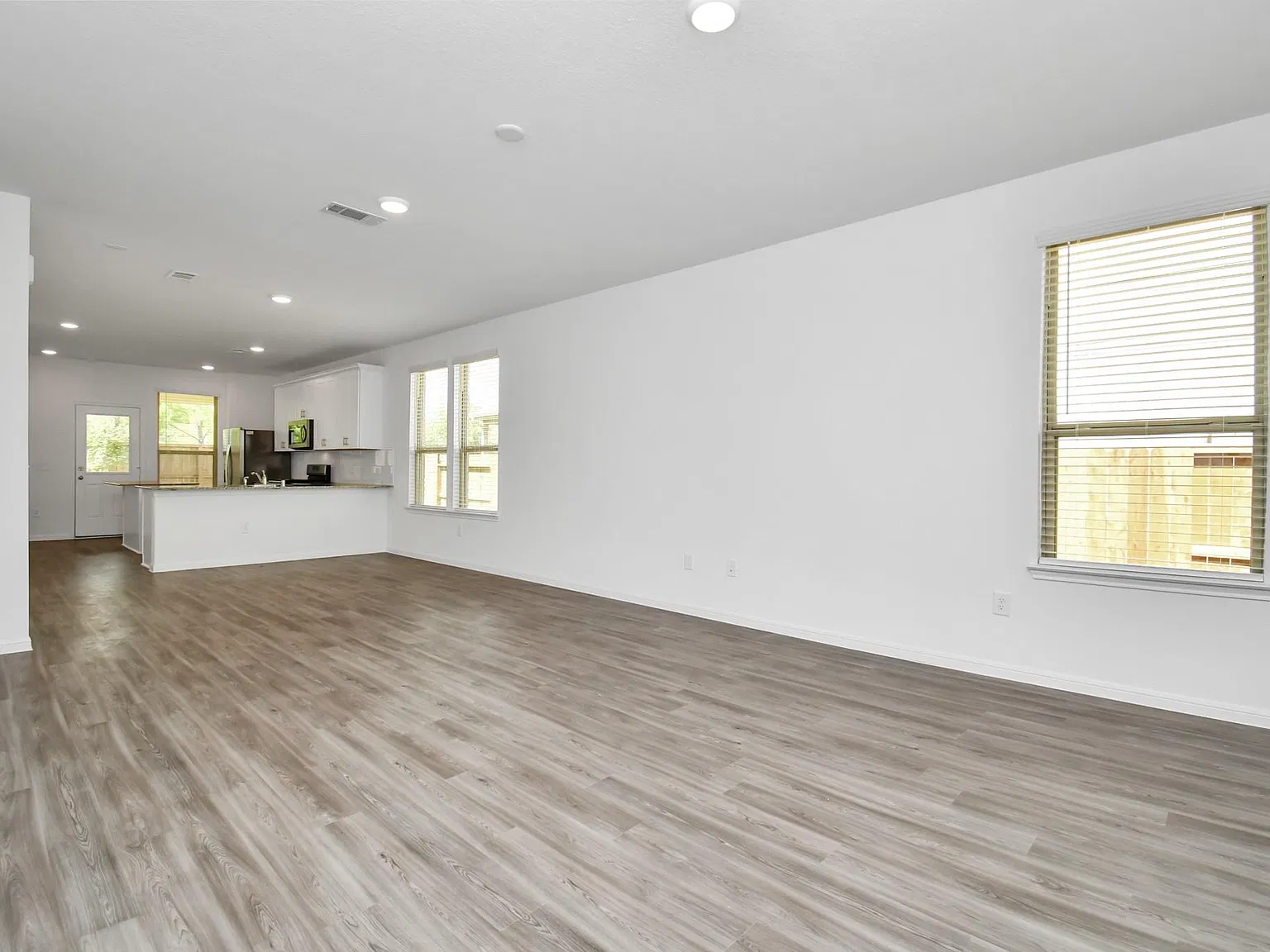 4 bed, 2.0 bath, 1780 sqft, $1,950 — Photo 3
