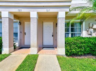 727 Kensington Lake Cir, Brandon, FL 33511