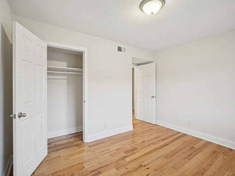 Campus Walk Apartments — Photo 19