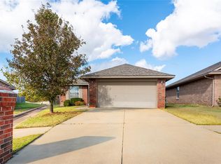 657 SW 37th St, Moore, OK 73160