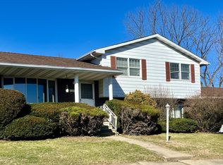 1044 Robert Rd, Old Forge, PA 18518