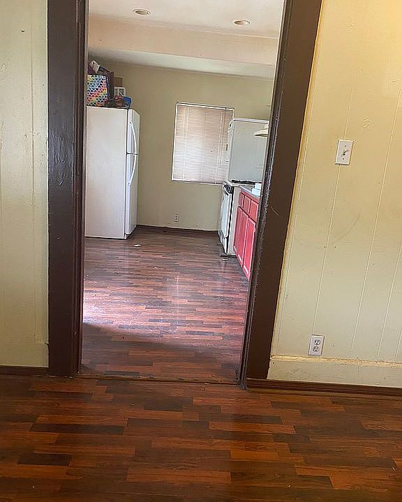 2nd image of 1010 W 4th St