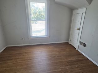 914 1/2 N Lee St, Bloomington, IL