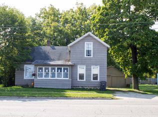 105 W Prairie Ronde St, Dowagiac, MI 49047