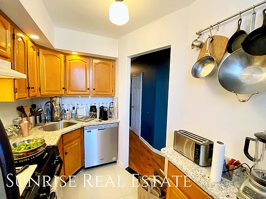 Rented by Sunrise Real Estate | media 42