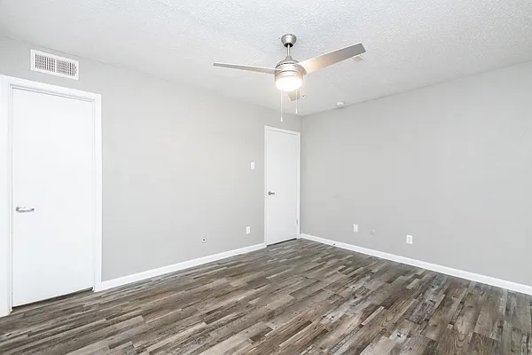 Sierra Heights Apartments — Photo 14