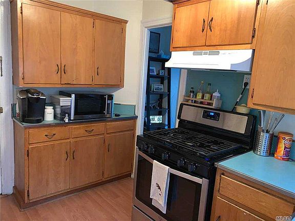5th image of 253 Sea Cliff Ave APT 2