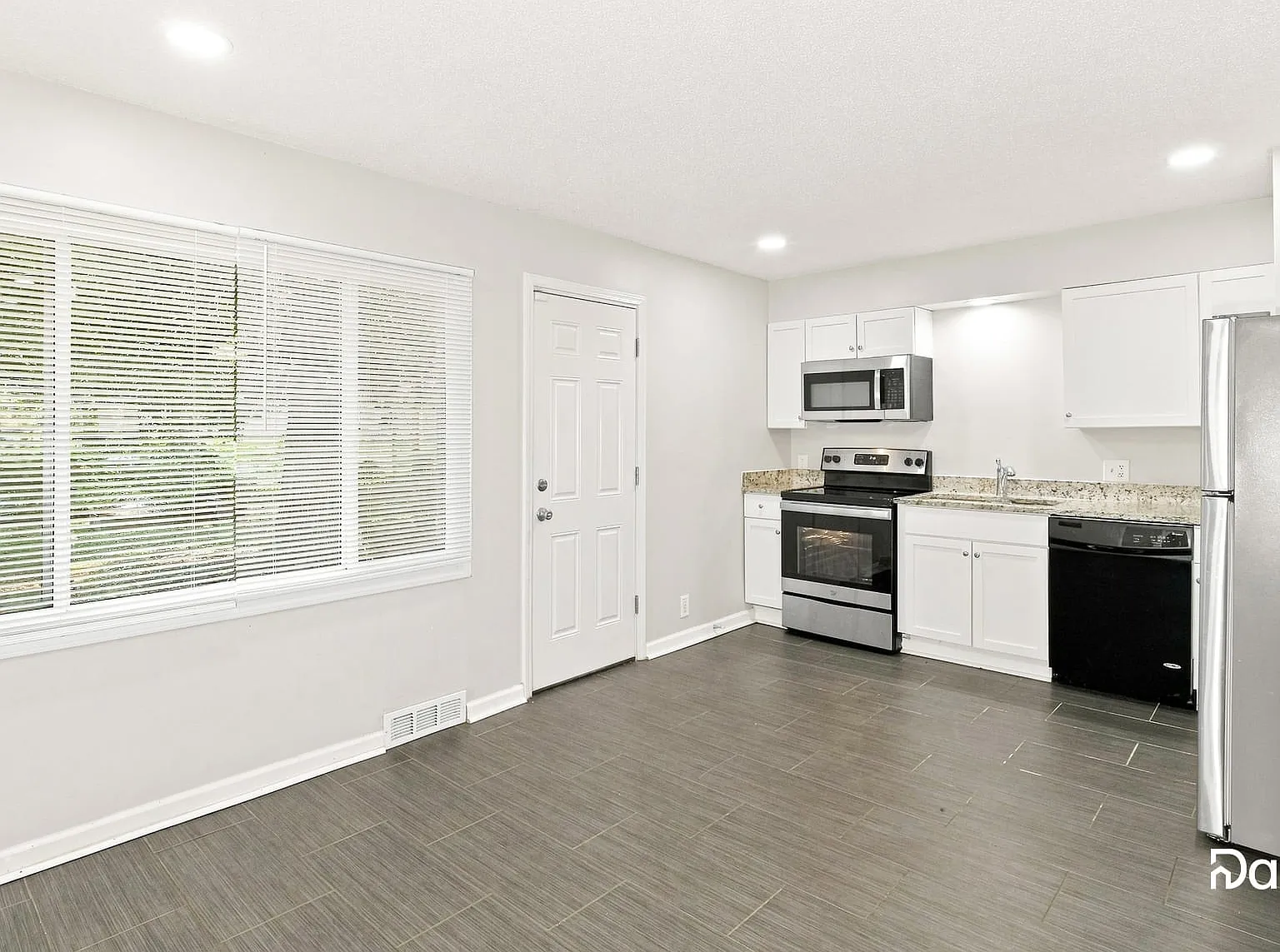 4 bed, 1.0 bath, 1176 sqft, $1,425 — Photo 4
