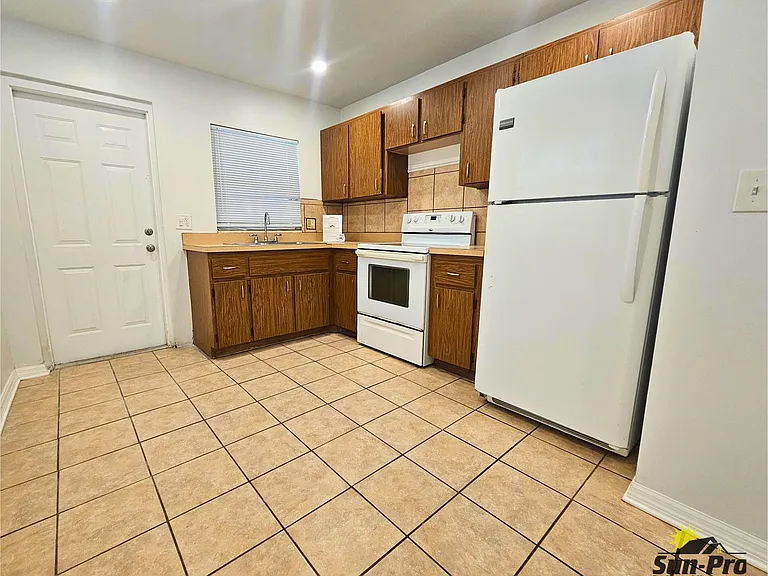 715 Georgia St #1 — Photo 7