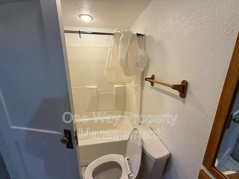 804 11th St #1 — Photo 18