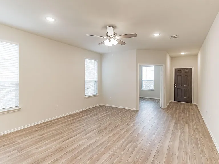 804 Cormorant St — Photo 4