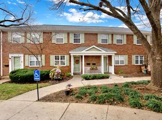 1415 Peacock Ln, Saint Louis, MO 63144