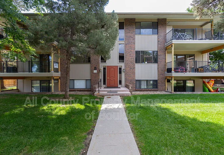 600 Manhattan Dr #5B — Photo 1