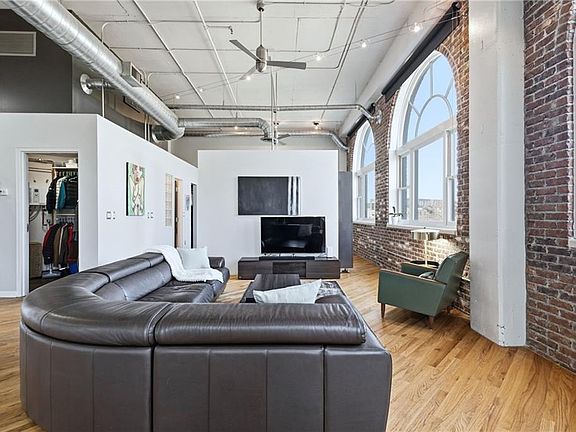 4th image of 3235 Roswell Rd NE Unit 705