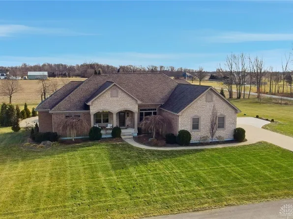 9030 Getter Ln, Brookville, OH 45309