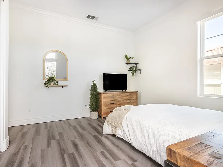215 Alexander Ct — Photo 40