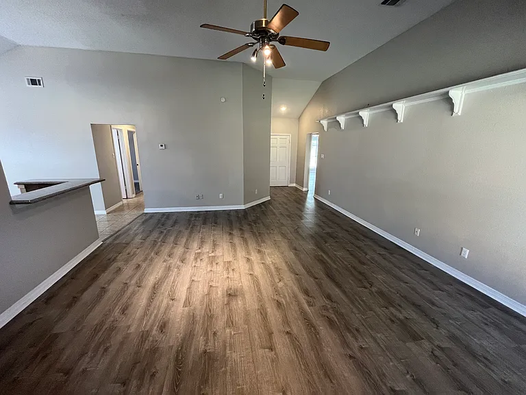2405 Brookside Dr — Photo 3