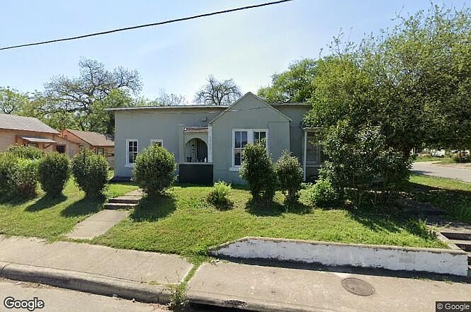 1st image of 1702 Dakota St