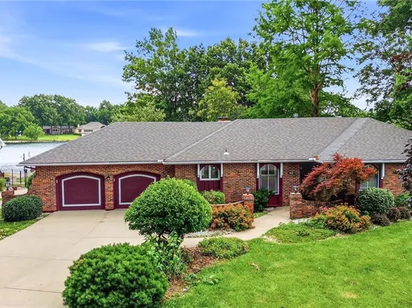403 S Silver Top Ln, Raymore, MO 64083