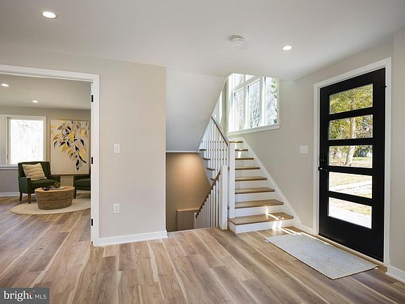 5th image of 410 Sandy Bank Rd