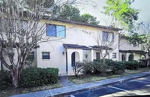 2735 SW 35th Pl Photo 1