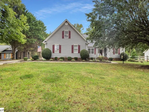 12 Montague Cir, Greenville, SC 29617