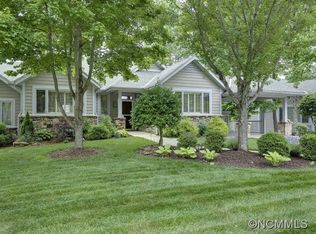 6 Meadow Ridge Ln, Hendersonville, NC 28739