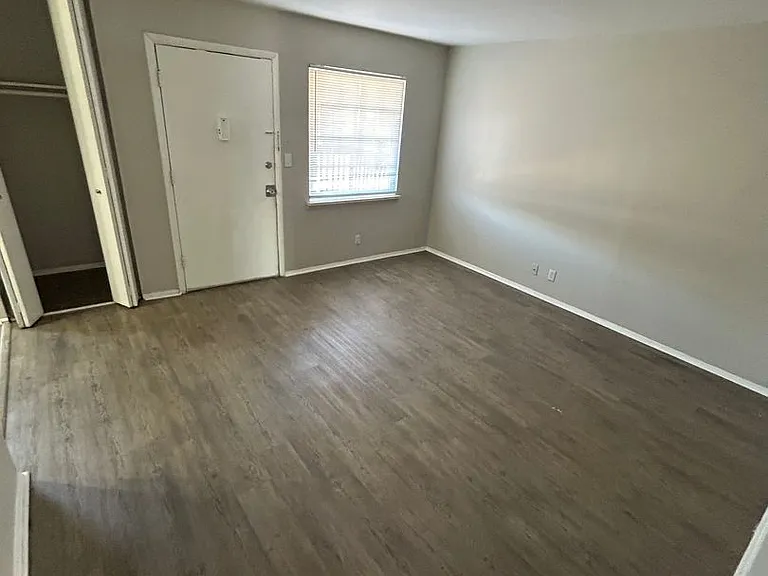 Naveen Pine Apartments — Photo 2