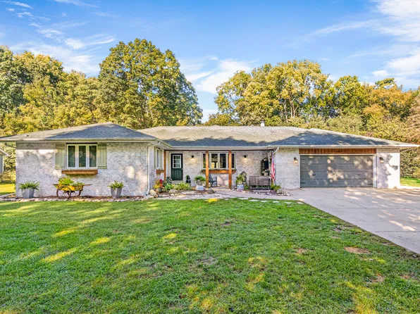 555 Old Mill Rd, Plano, IL 60545