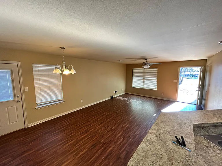 2216 Dixie St — Photo 7