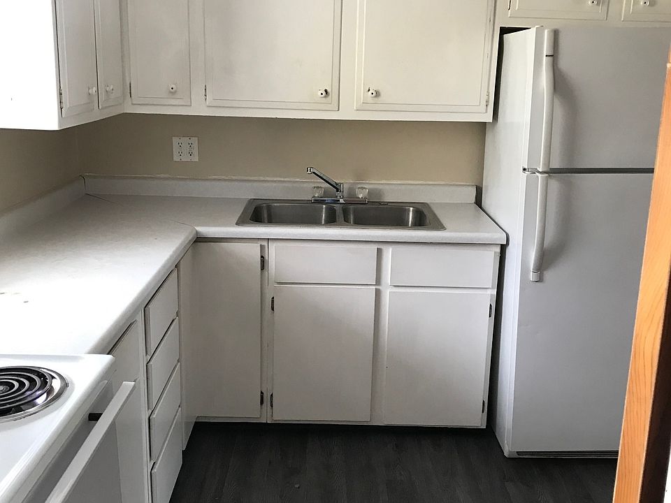 1st image of 3328 Montrose Ave
