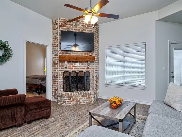 10408 Fulton Ave — Photo 5