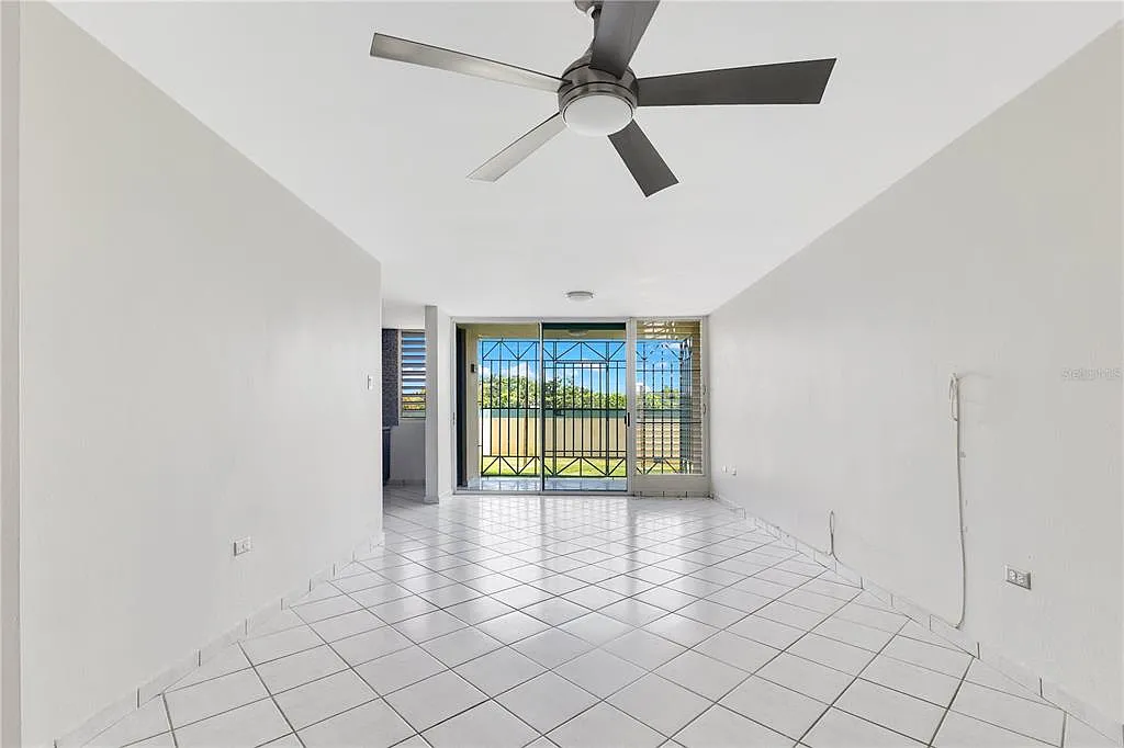 3 bed, 2.0 bath, 1063 sqft, $1,300 — Photo 3
