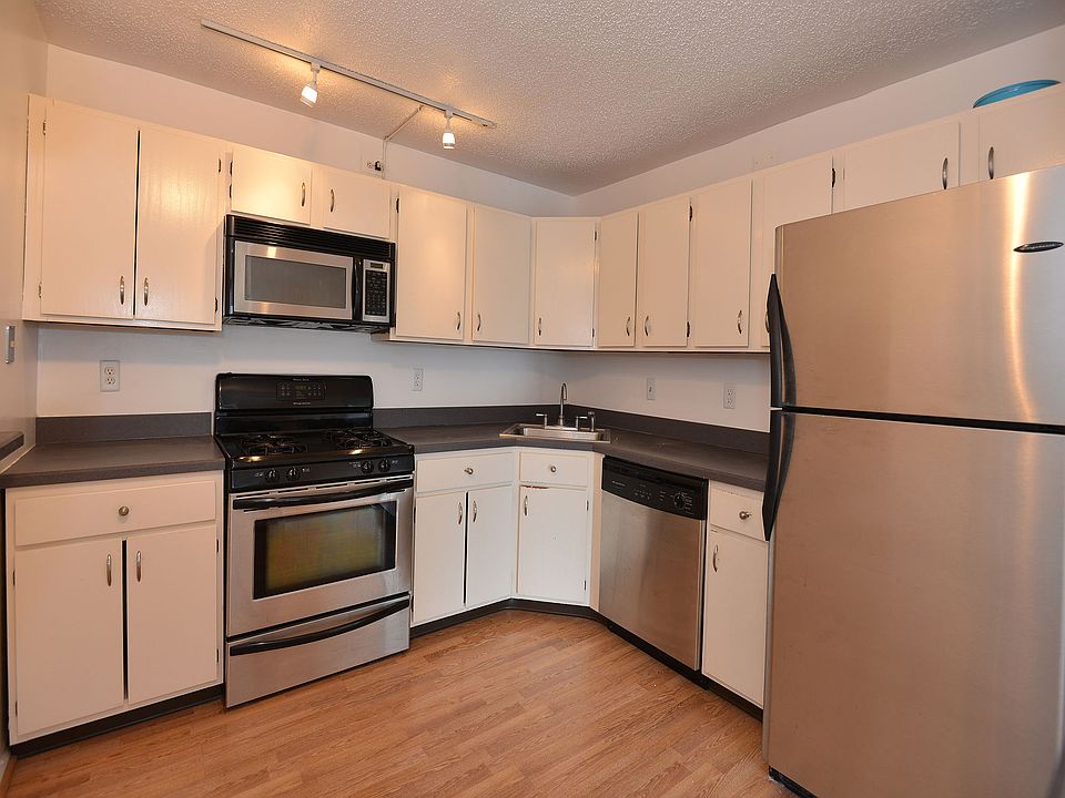 1st image of 328 Bromley Pl