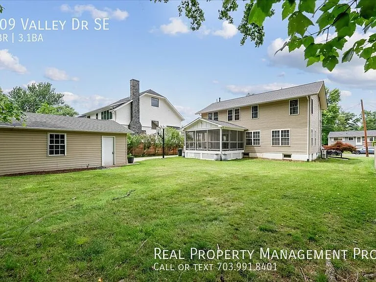 609 Valley Dr SE — Photo 3