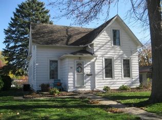 911 14th St, Fulton, IL 61252