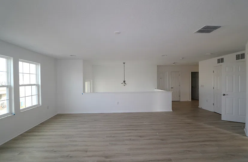 5 bed, 3786 sqft, $3,999 — Photo 3