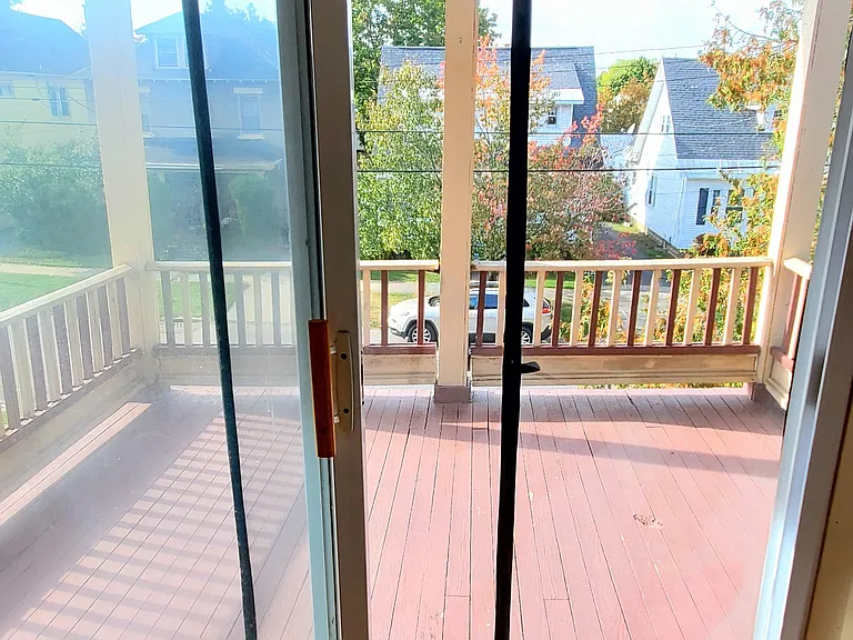 Spacious 2nd floor front porch