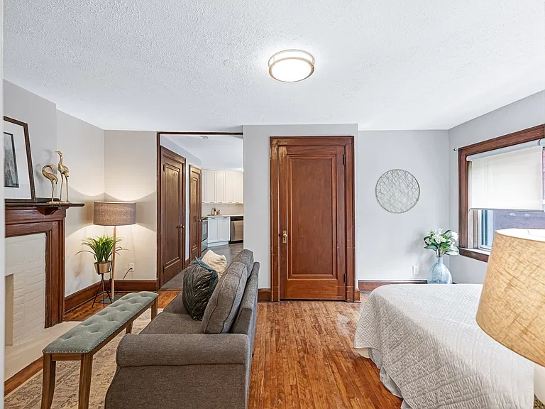 383 Wellington St W — Photo 15