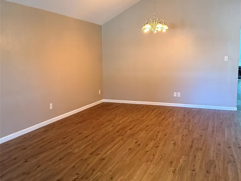 4817 Falcon Forest Dr — Photo 3